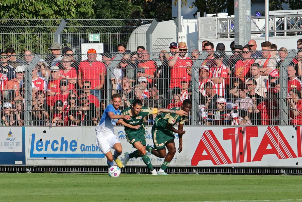 Ein Höhepunkt der bisherigen Zusammenarbeit mit dem 1.FC Union und in der Vorbereitung für den FSV 63 21 Ein Höhepunkt der bisherigen Zusammenarbeit mit dem 1.FC Union und in der Vorbereitung für den FSV 63 20