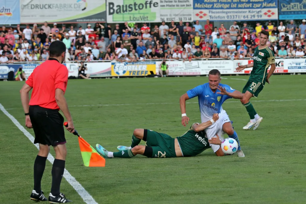 Ein Höhepunkt der bisherigen Zusammenarbeit mit dem 1.FC Union und in der Vorbereitung für den FSV 63 20 Ein Höhepunkt der bisherigen Zusammenarbeit mit dem 1.FC Union und in der Vorbereitung für den FSV 63 19