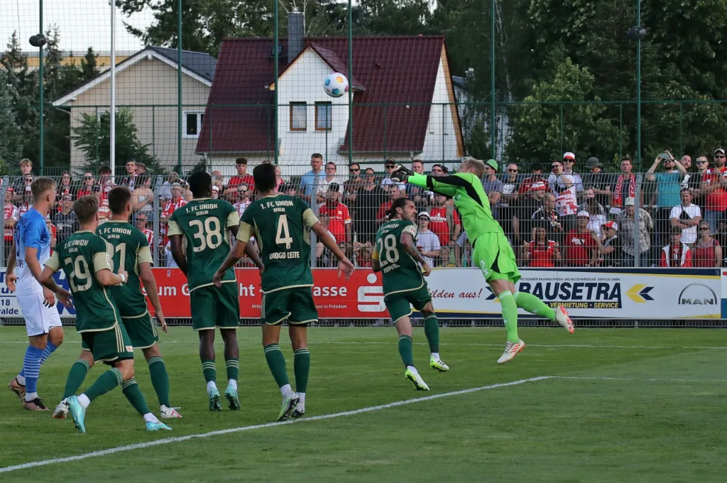 Ein Höhepunkt der bisherigen Zusammenarbeit mit dem 1.FC Union und in der Vorbereitung für den FSV 63 19 Ein Höhepunkt der bisherigen Zusammenarbeit mit dem 1.FC Union und in der Vorbereitung für den FSV 63 18