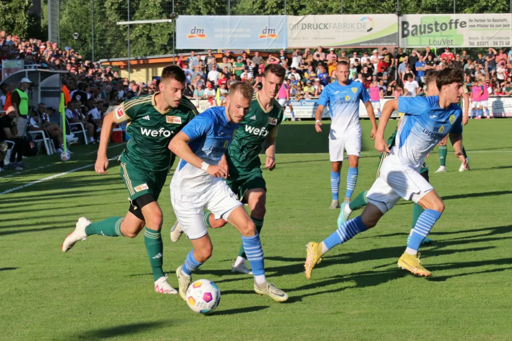 Ein Höhepunkt der bisherigen Zusammenarbeit mit dem 1.FC Union und in der Vorbereitung für den FSV 63 25 Ein Höhepunkt der bisherigen Zusammenarbeit mit dem 1.FC Union und in der Vorbereitung für den FSV 63 24