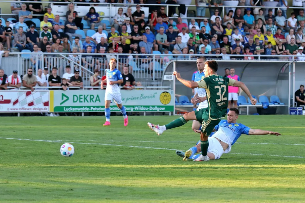 Ein Höhepunkt der bisherigen Zusammenarbeit mit dem 1.FC Union und in der Vorbereitung für den FSV 63 28 Ein Höhepunkt der bisherigen Zusammenarbeit mit dem 1.FC Union und in der Vorbereitung für den FSV 63 27