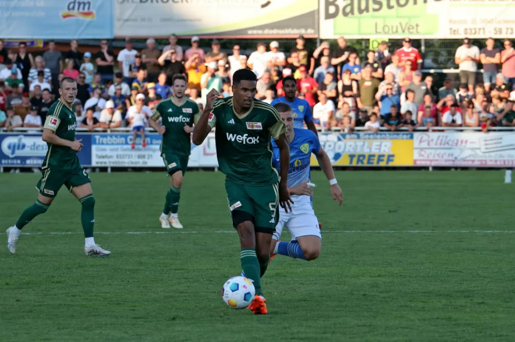 Ein Höhepunkt der bisherigen Zusammenarbeit mit dem 1.FC Union und in der Vorbereitung für den FSV 63 29 Ein Höhepunkt der bisherigen Zusammenarbeit mit dem 1.FC Union und in der Vorbereitung für den FSV 63 28