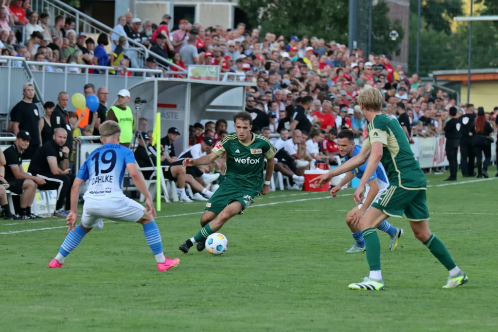 Ein Höhepunkt der bisherigen Zusammenarbeit mit dem 1.FC Union und in der Vorbereitung für den FSV 63 39 Ein Höhepunkt der bisherigen Zusammenarbeit mit dem 1.FC Union und in der Vorbereitung für den FSV 63 38