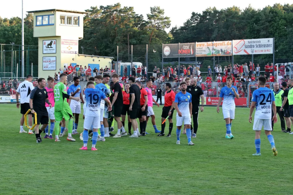 Ein Höhepunkt der bisherigen Zusammenarbeit mit dem 1.FC Union und in der Vorbereitung für den FSV 63 37 Ein Höhepunkt der bisherigen Zusammenarbeit mit dem 1.FC Union und in der Vorbereitung für den FSV 63 36