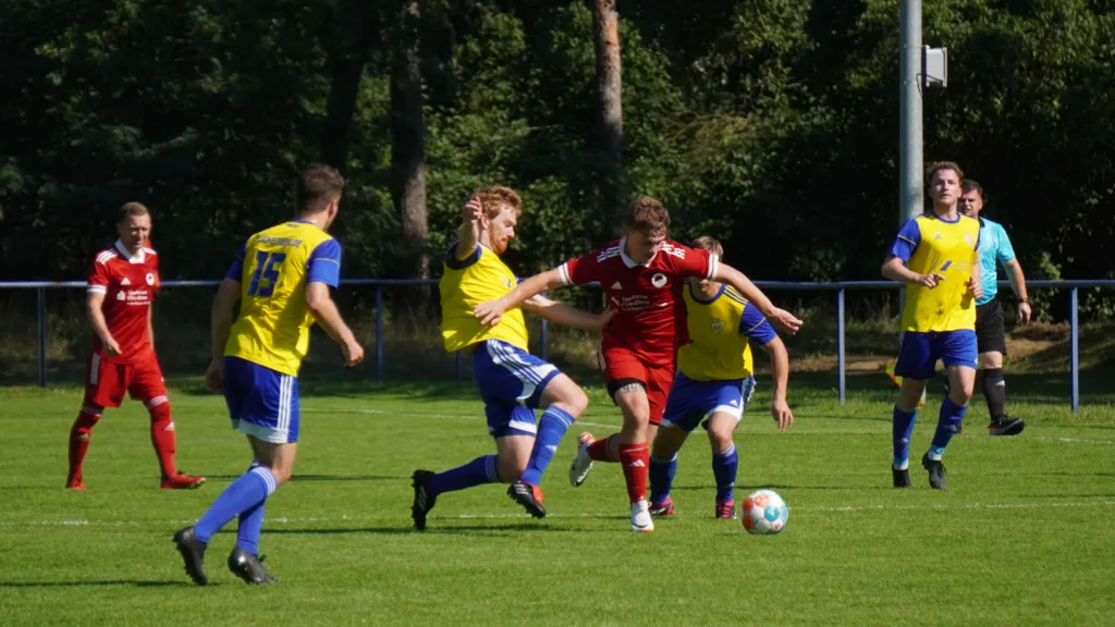 FSV Zweite unterliegt in letzter Minute gegen Hohenleipisch 8 FSV Zweite unterliegt in letzter Minute gegen Hohenleipisch 8