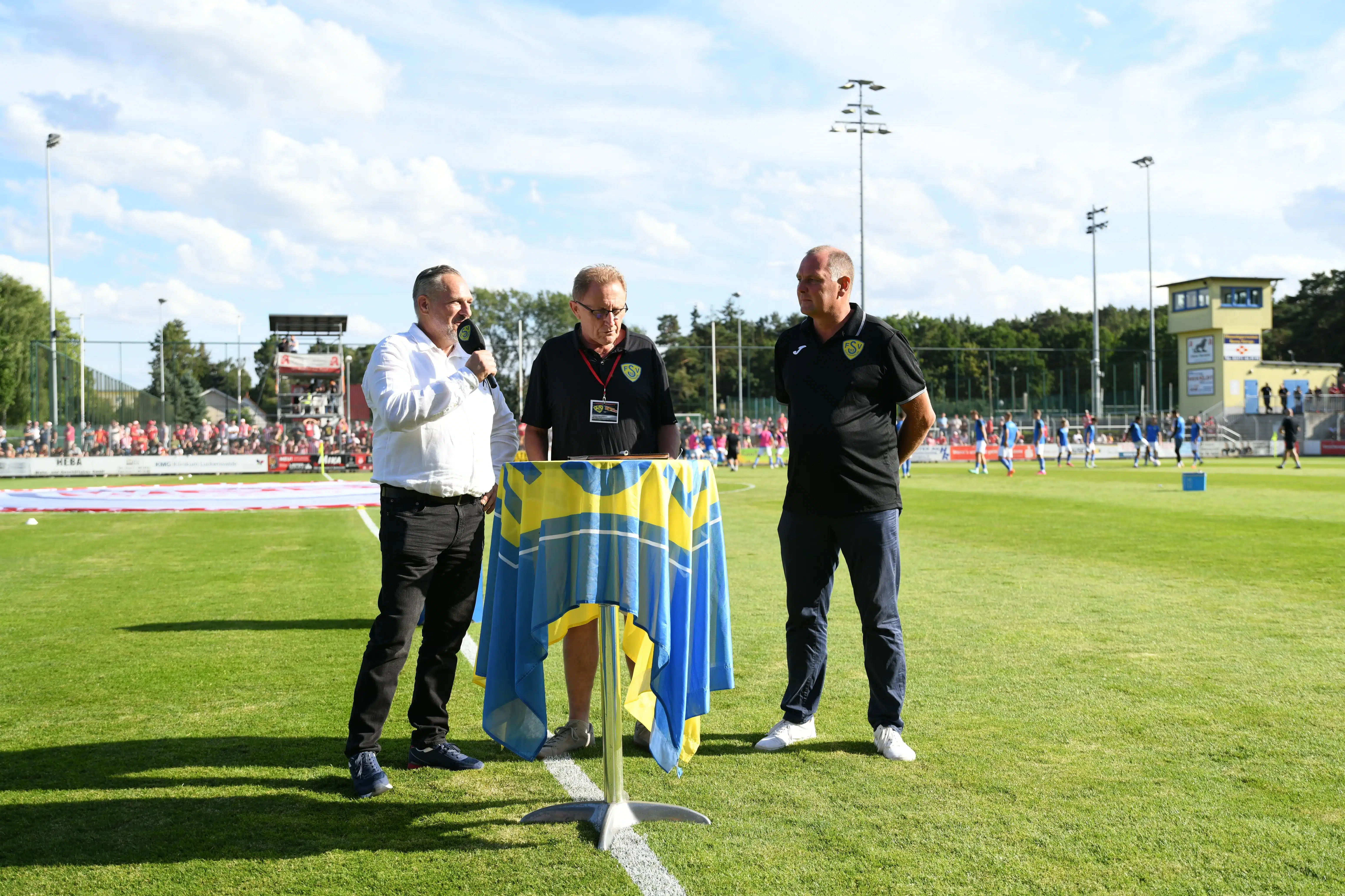 DIE Luckenwalder verlängern Sponsoringvertrag 4