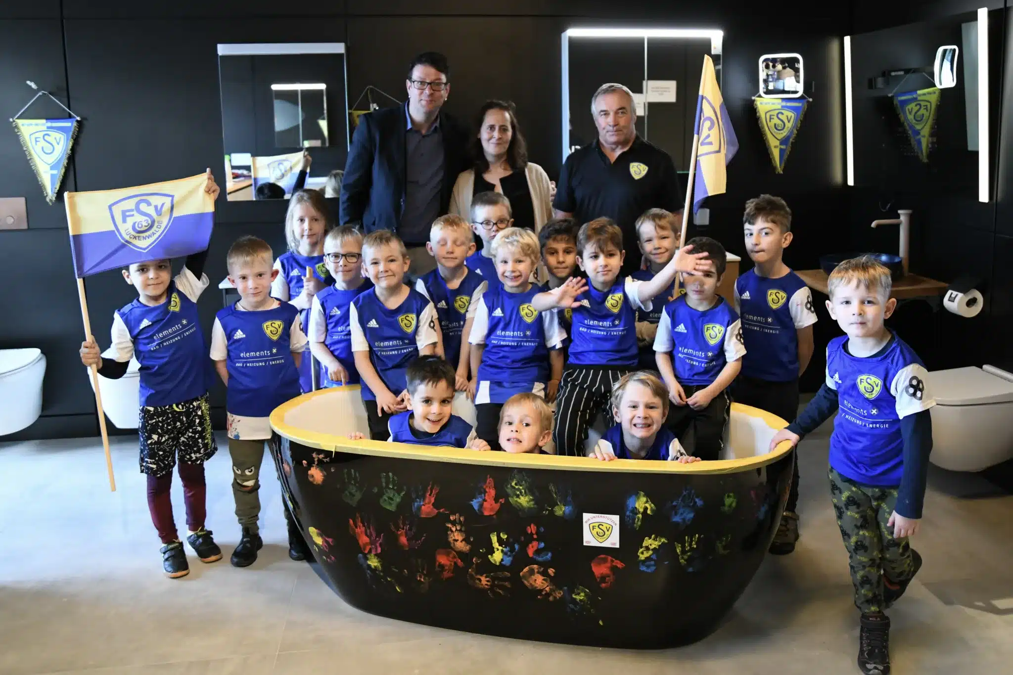 Sponsor des Fussballkindergartens eröffnet neue Ausstellung 15 Sponsor des Fussballkindergartens eröffnet neue Ausstellung 15