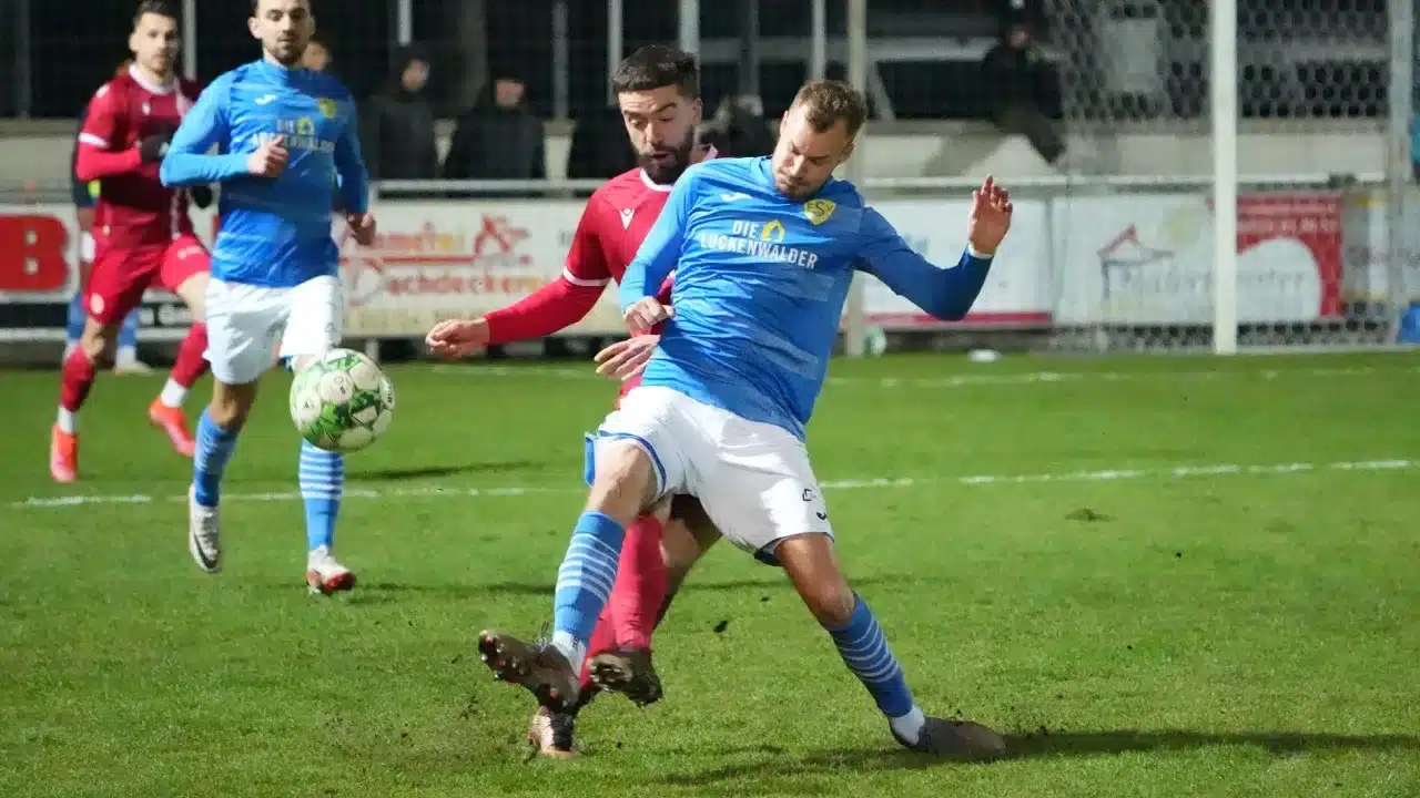 Verdientes Unentschieden nach direkt verwandelter Ecke 11 Verdientes Unentschieden nach direkt verwandelter Ecke 11