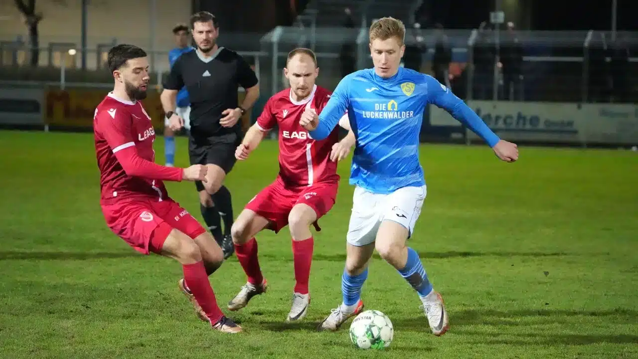 Verdientes Unentschieden nach direkt verwandelter Ecke 12 Verdientes Unentschieden nach direkt verwandelter Ecke 12