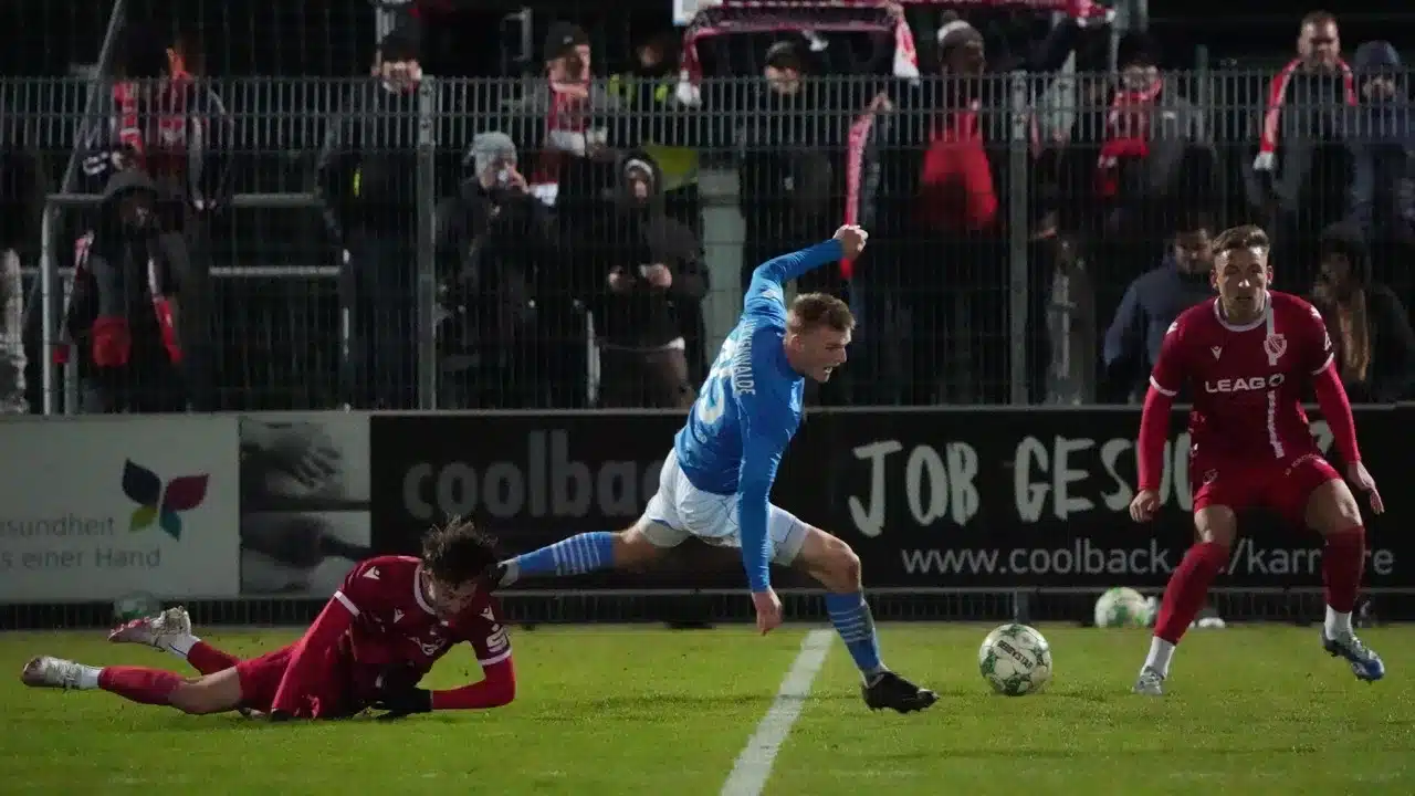 Verdientes Unentschieden nach direkt verwandelter Ecke 13 Verdientes Unentschieden nach direkt verwandelter Ecke 13