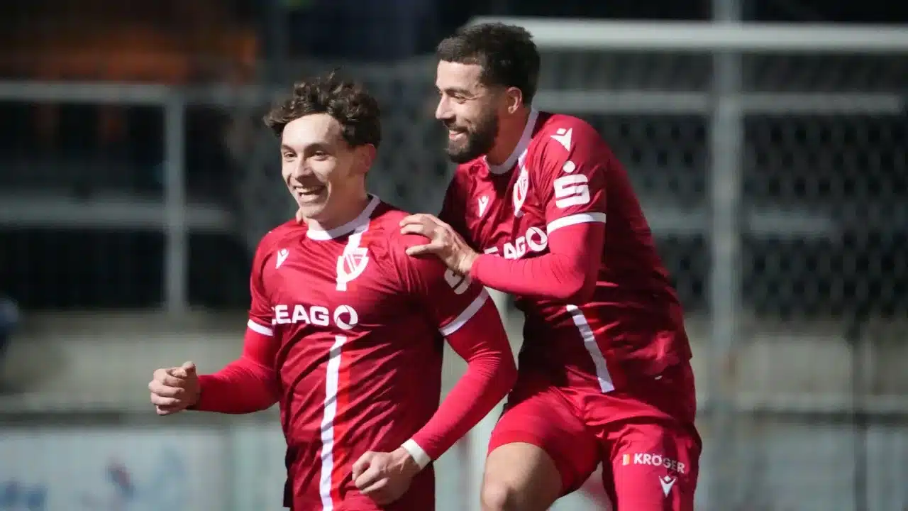 Verdientes Unentschieden nach direkt verwandelter Ecke 15 Verdientes Unentschieden nach direkt verwandelter Ecke 15