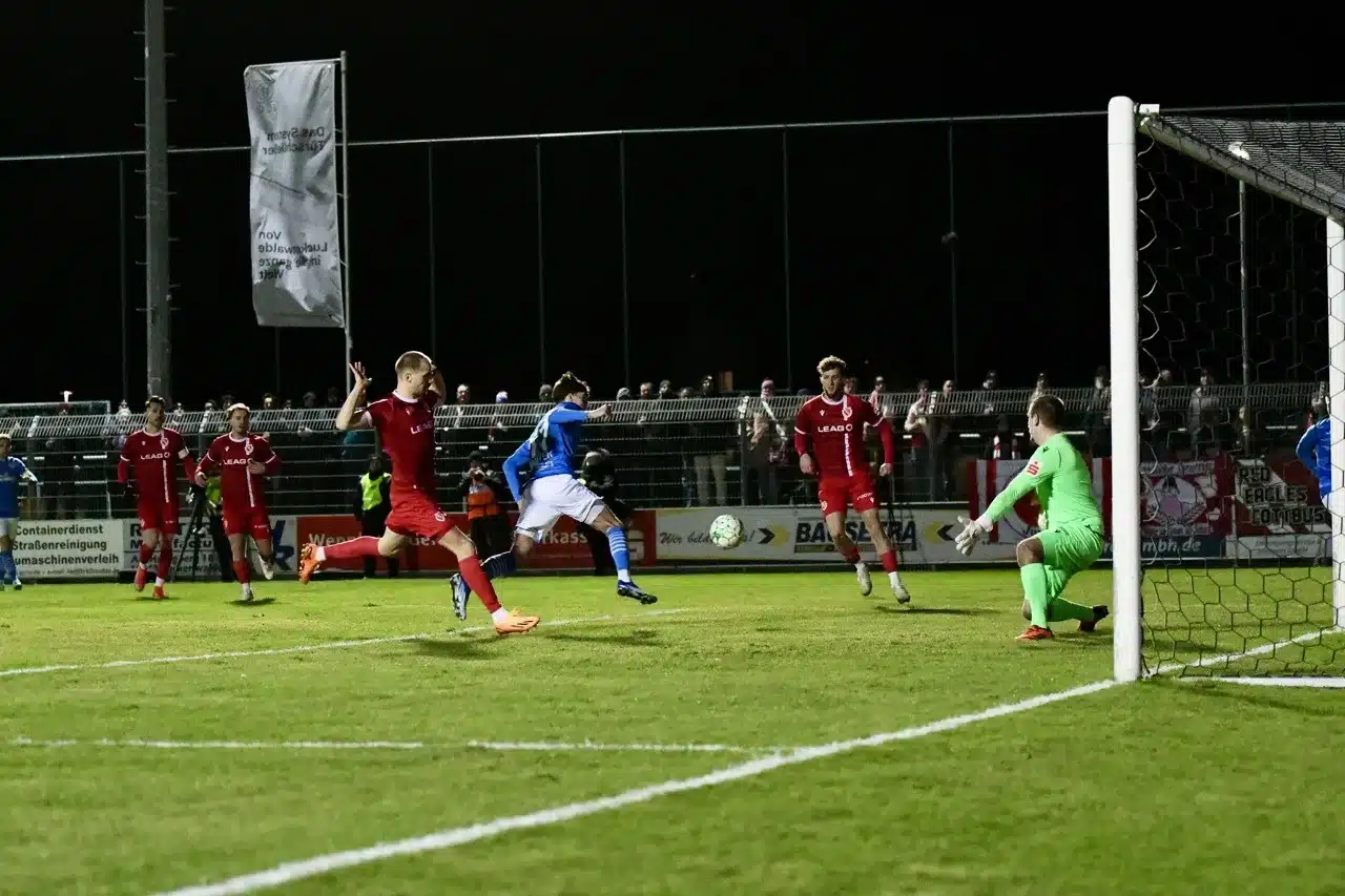 Verdientes Unentschieden nach direkt verwandelter Ecke 4 Verdientes Unentschieden nach direkt verwandelter Ecke 4