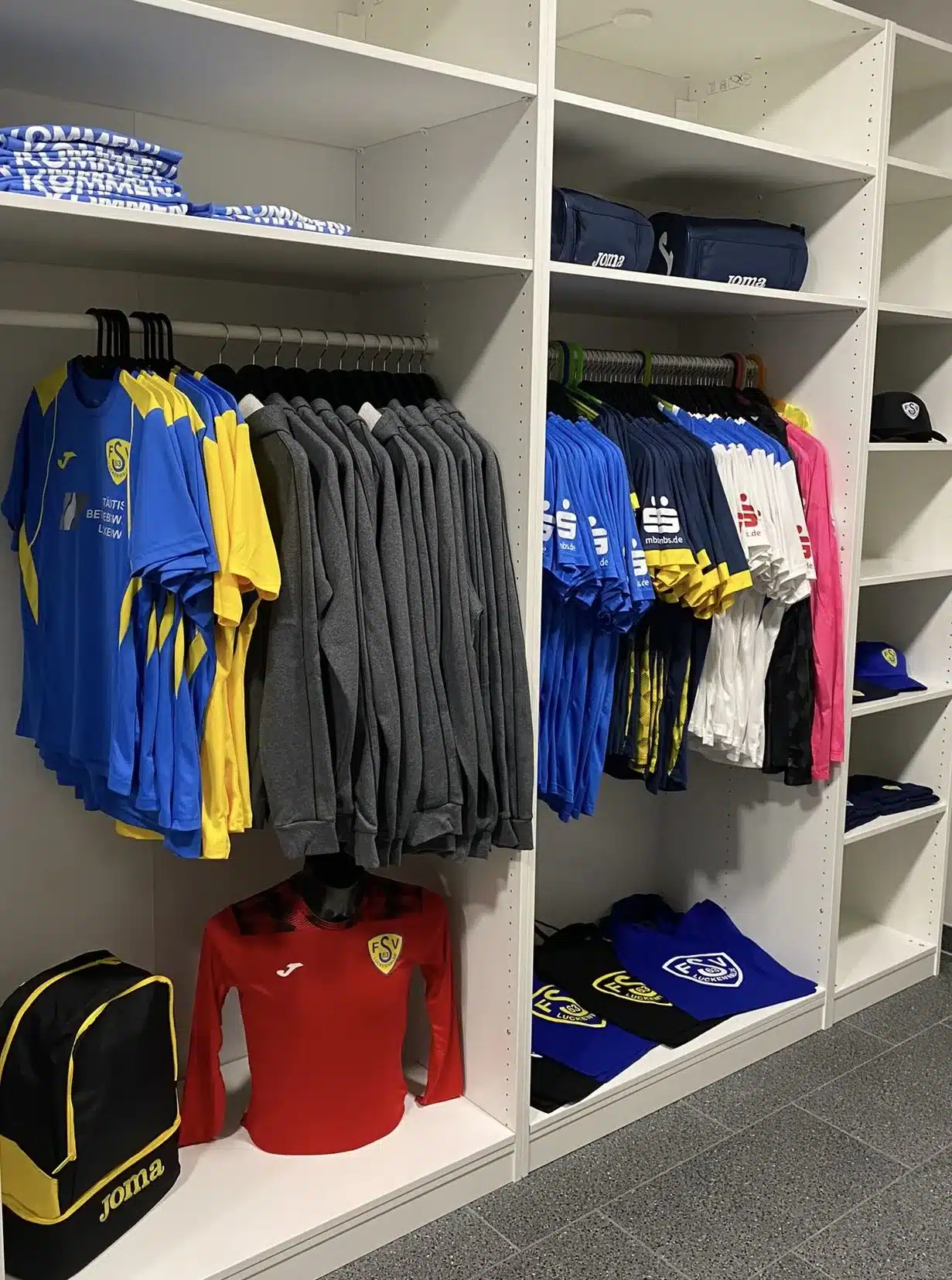 Ab heute startet der Verkauf im neuen FSV-Fanshop 1