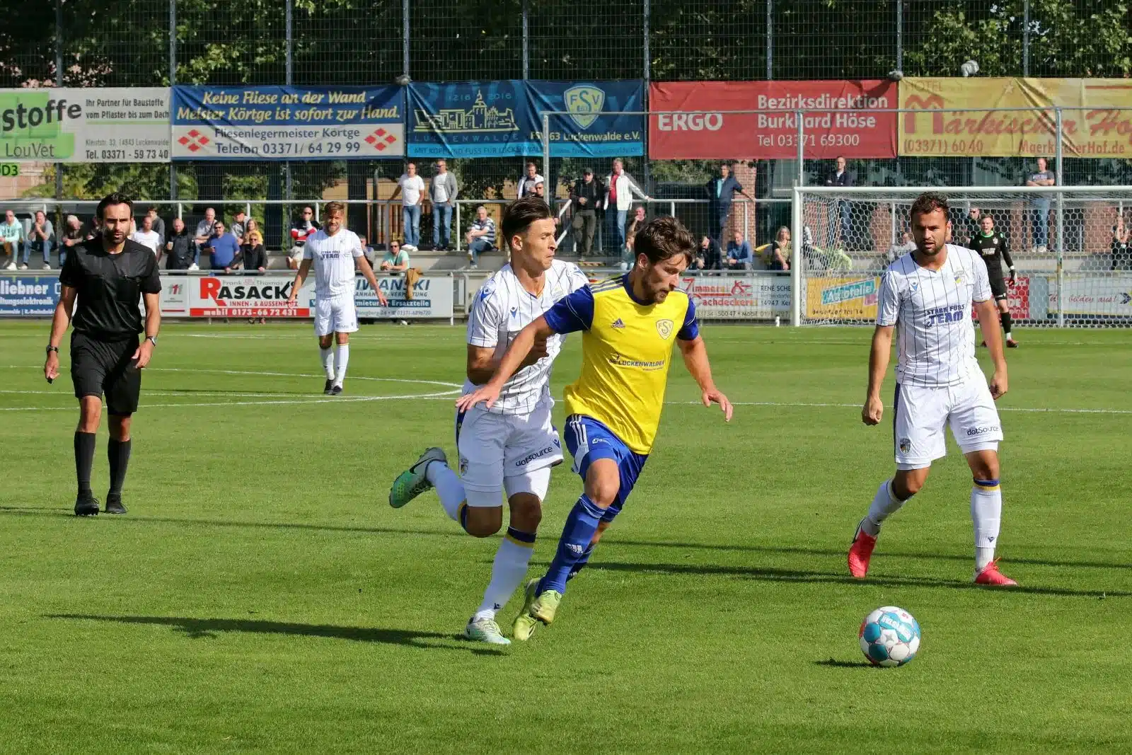 Schiedsrichtergespann aus Mecklenburg-Vorpommern leitet Heimspiel gegen den BFC Dynamo 2 Schiedsrichtergespann aus Mecklenburg-Vorpommern leitet Heimspiel gegen den BFC Dynamo 2