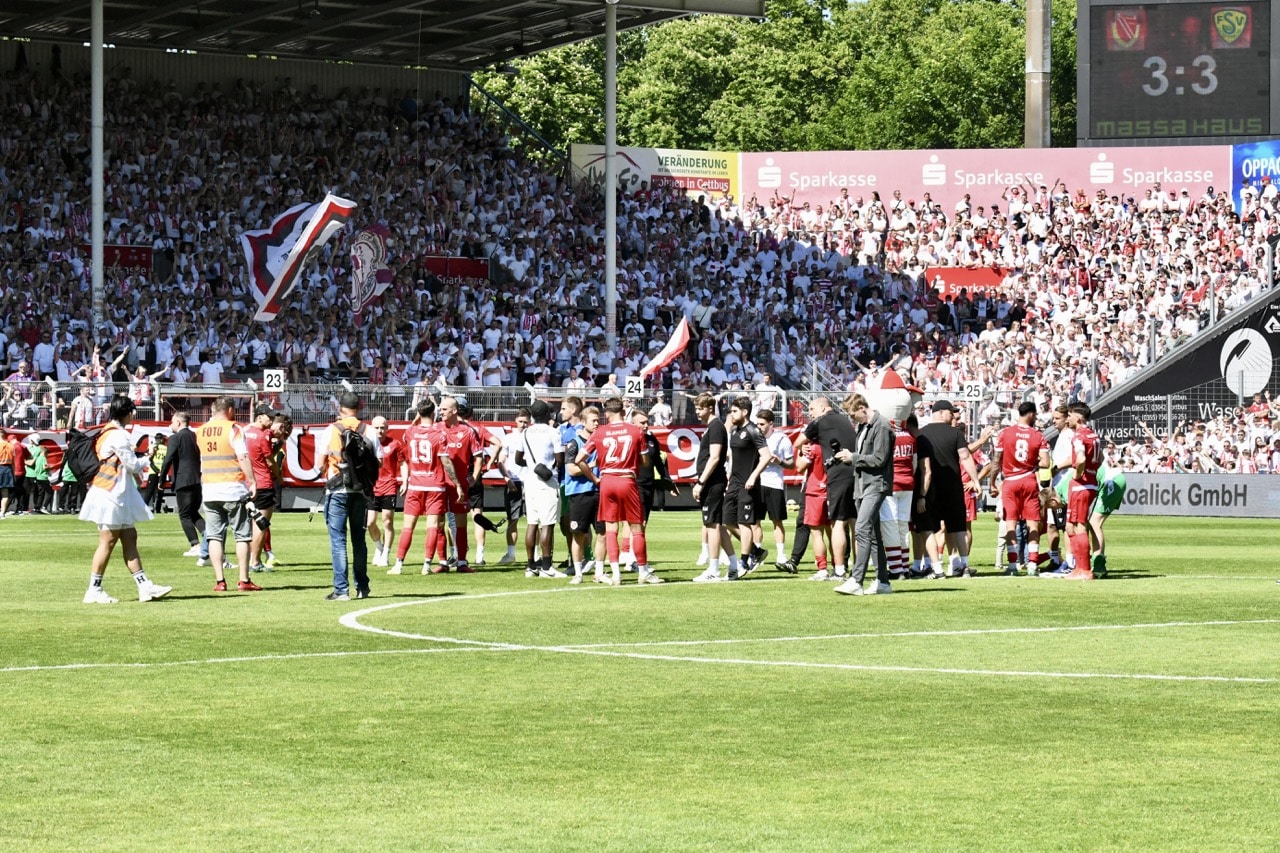 Der FSV verschiebt Energies Aufstiegsparty 51