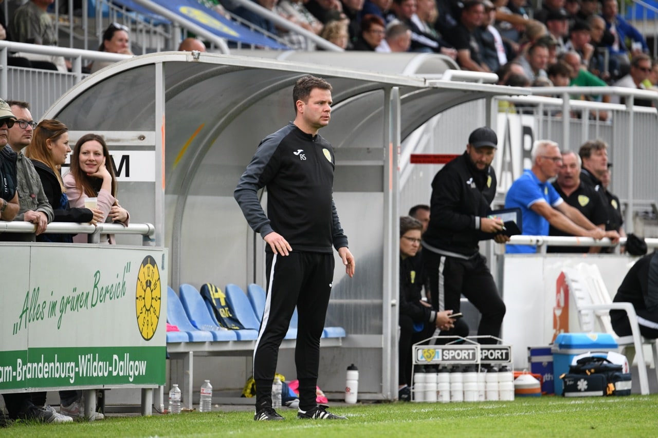 Co-Trainer Rainer Stock legt eine Pause ein 6