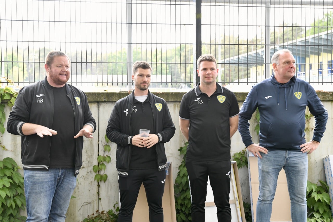 Co-Trainer Rainer Stock legt eine Pause ein 7