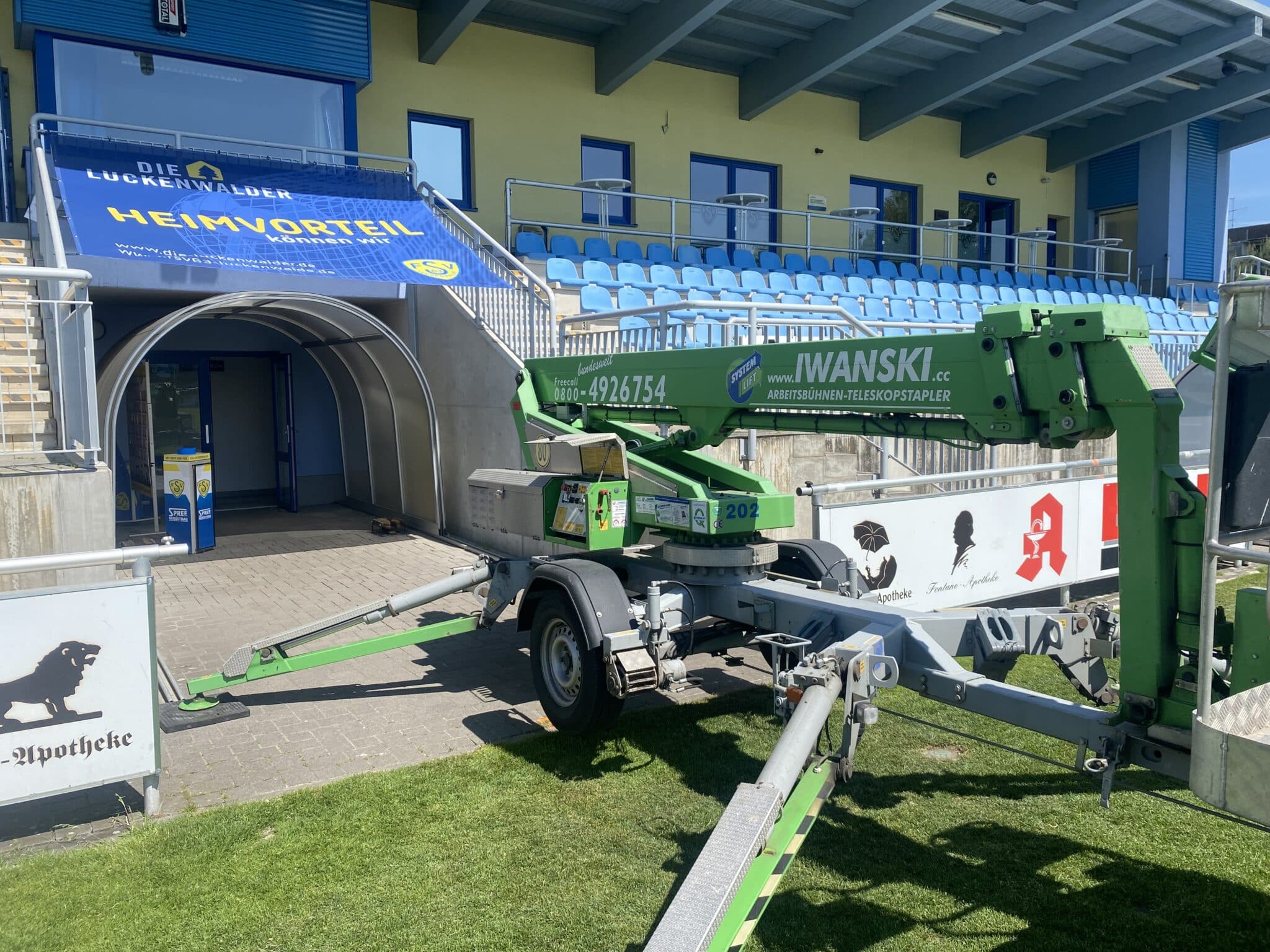 Reparaturarbeiten an der Videotechnik im Seele 1