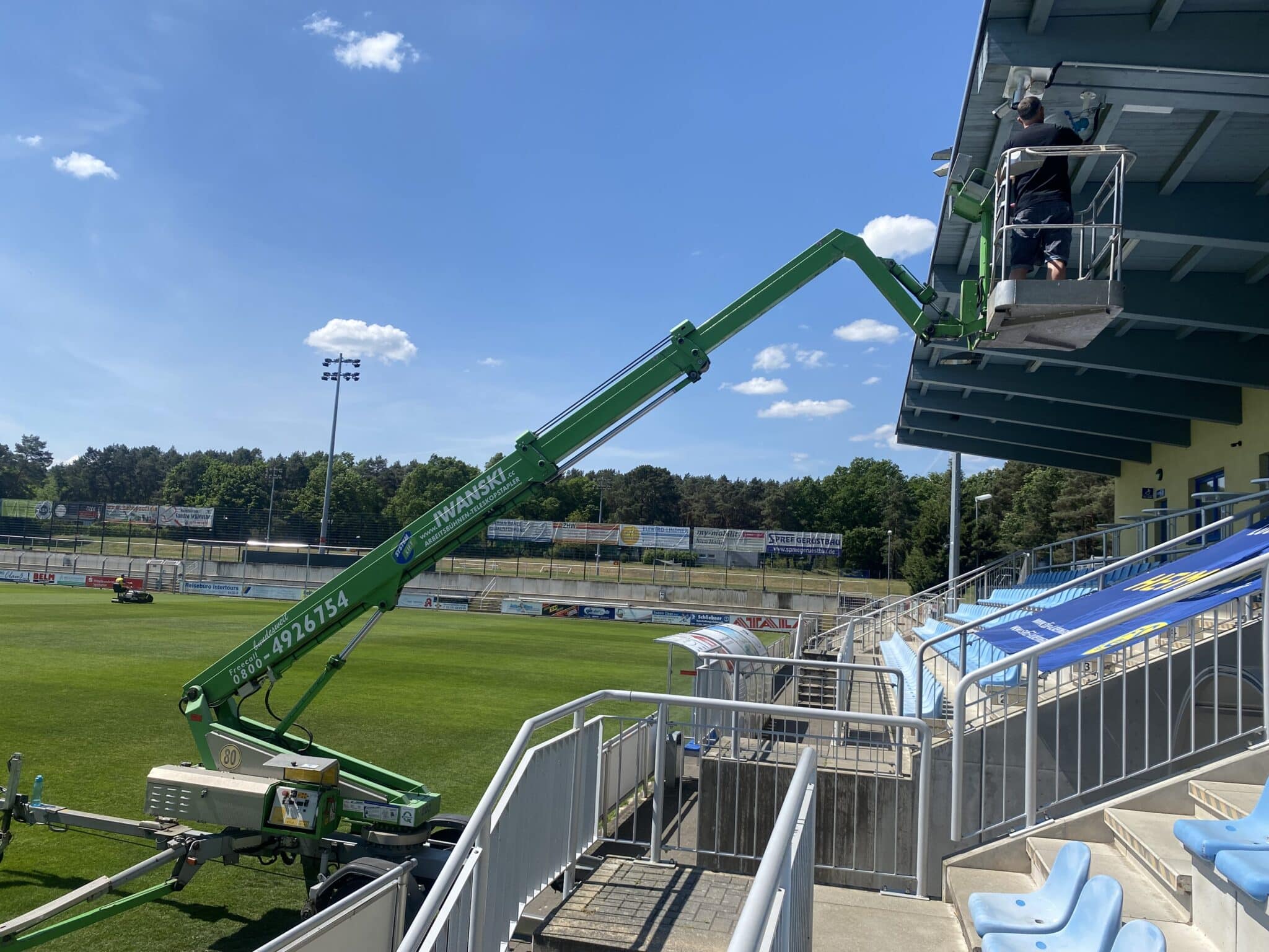 Reparaturarbeiten an der Videotechnik im Seele 4