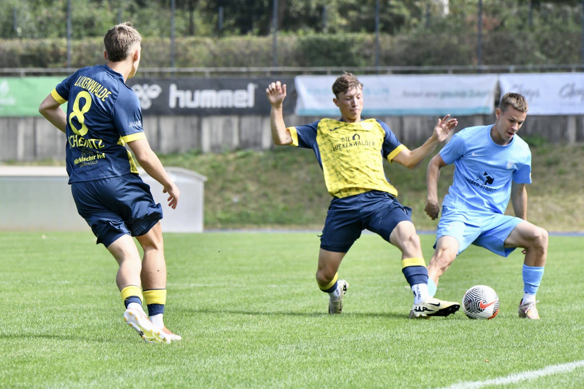 Furioser Beginn, rote Karten und bitteres Ende für den FSV  10