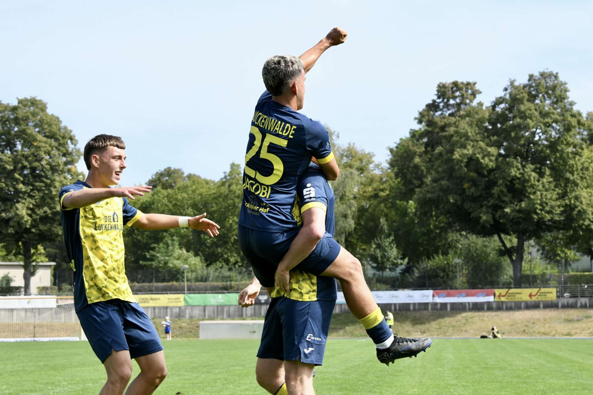 Furioser Beginn, rote Karten und bitteres Ende für den FSV  4