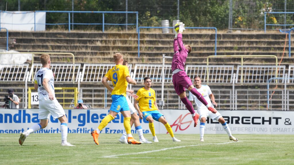 Der FSV 63 überzeugt auch im Bruno-Plache-Stadion 6