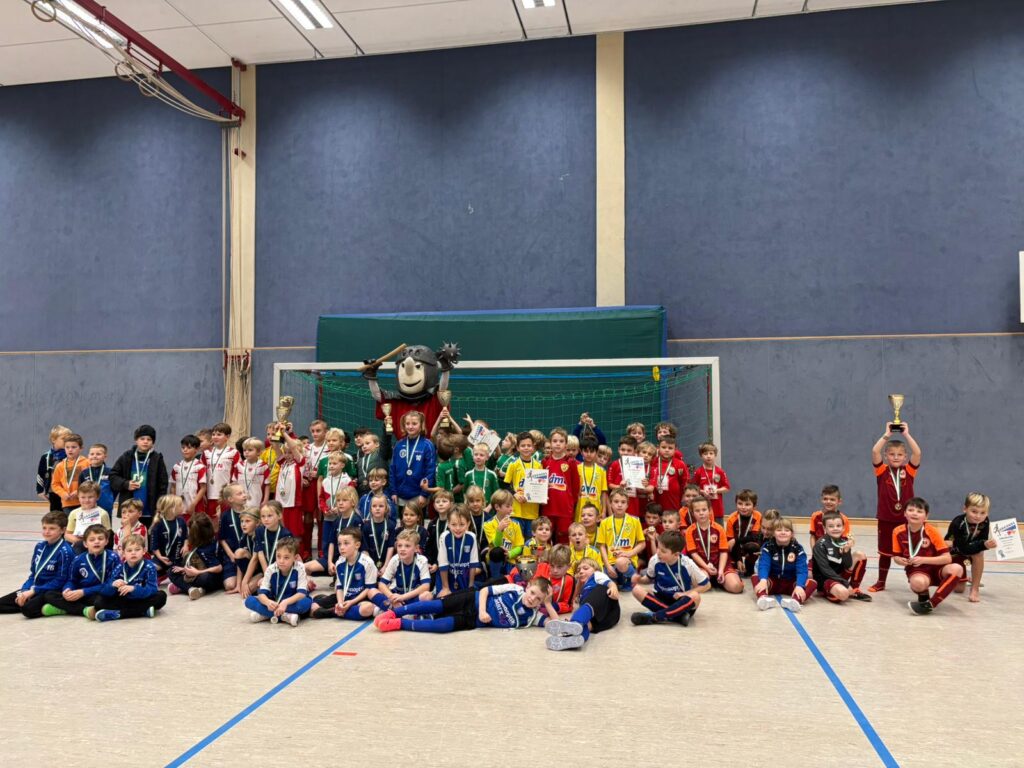 F2-Junioren glänzt mit starker Leistung und tollem Teamgeist 3 F2-Junioren glänzt mit starker Leistung und tollem Teamgeist 3