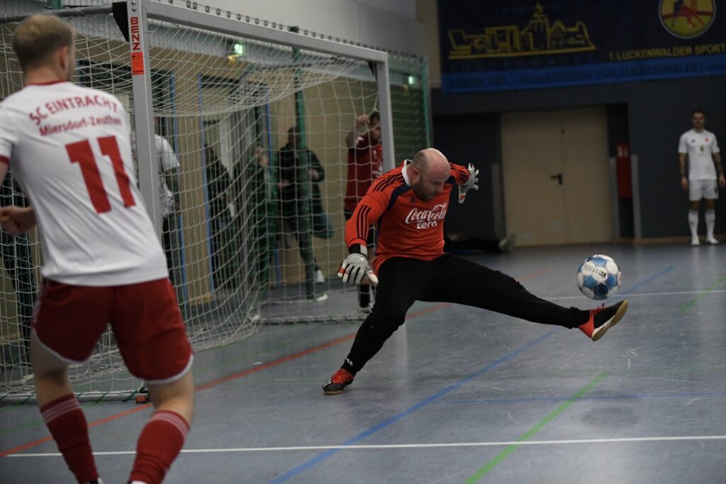 Titelverteidigung beim 2. Luckenwalder Pelikan Hallenmasters 44