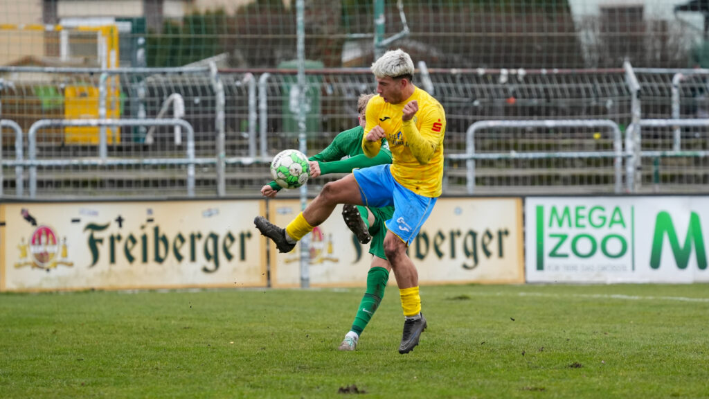 Gelungener FSV-Auftakt nach der Winterpause 23 Gelungener FSV-Auftakt nach der Winterpause 23