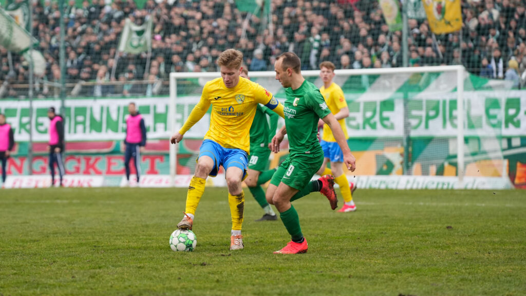 Gelungener FSV-Auftakt nach der Winterpause 30 Gelungener FSV-Auftakt nach der Winterpause 30