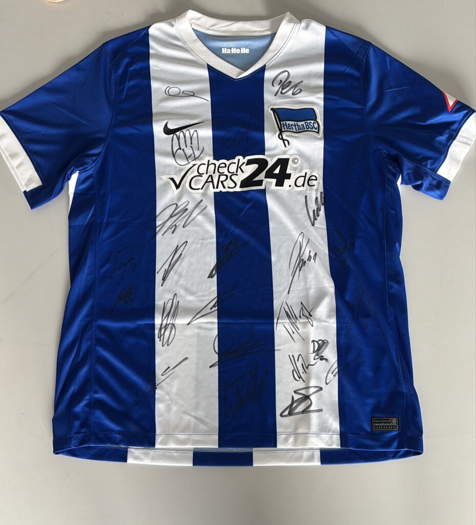 Versteigerung der Sondertrikots des 27. Spieltages für das Palliativnetzwerk Luckenwalde 23 Versteigerung der Sondertrikots des 27. Spieltages für das Palliativnetzwerk Luckenwalde 23