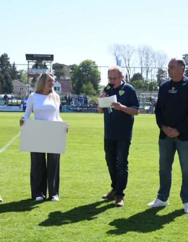 Erfolgreiche Verkaufsaktion mit Spendenscheckübergabe abgeschlossen 5