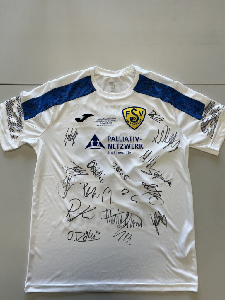 Versteigerung der Sondertrikots des 27. Spieltages für das Palliativnetzwerk Luckenwalde 21 Versteigerung der Sondertrikots des 27. Spieltages für das Palliativnetzwerk Luckenwalde 21