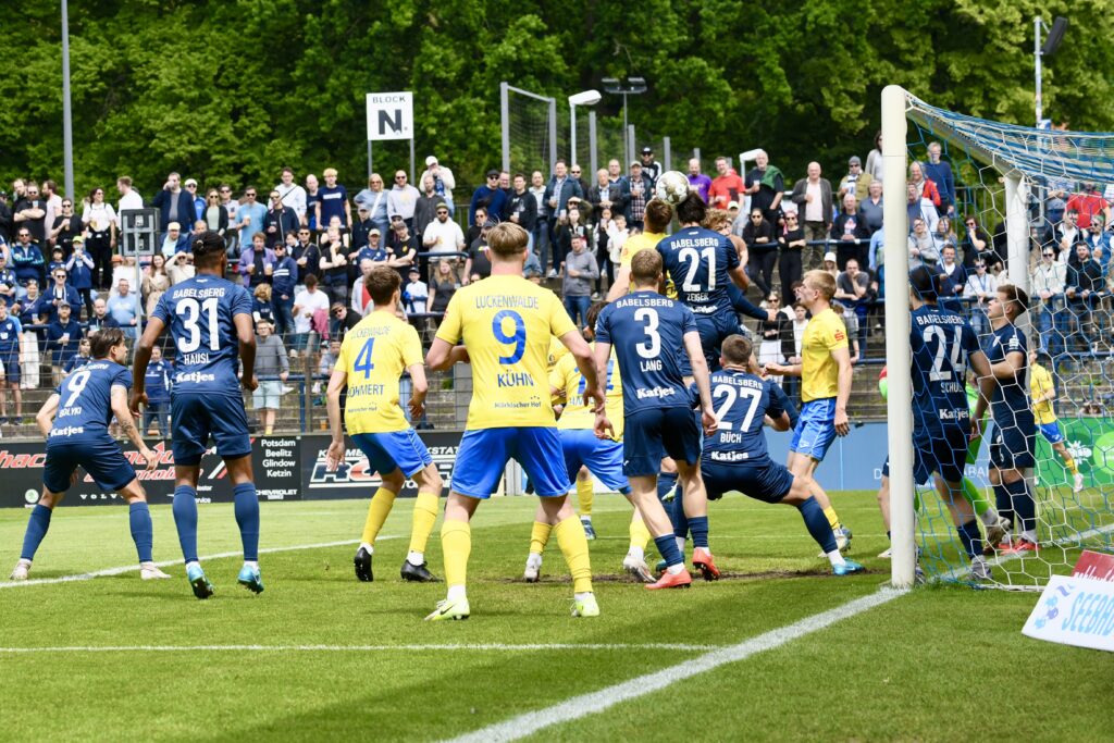 Jetzt hat der FSV 63 seinen Klassenerhalt wieder selbst in der Hand 27