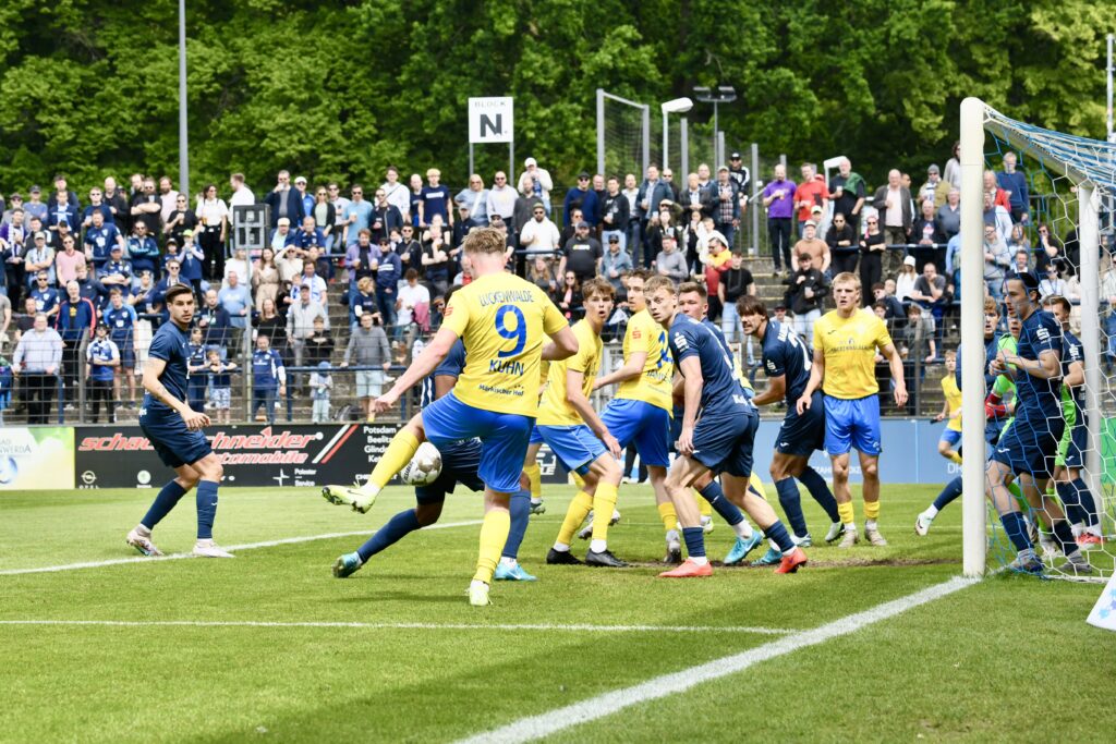 Jetzt hat der FSV 63 seinen Klassenerhalt wieder selbst in der Hand 28
