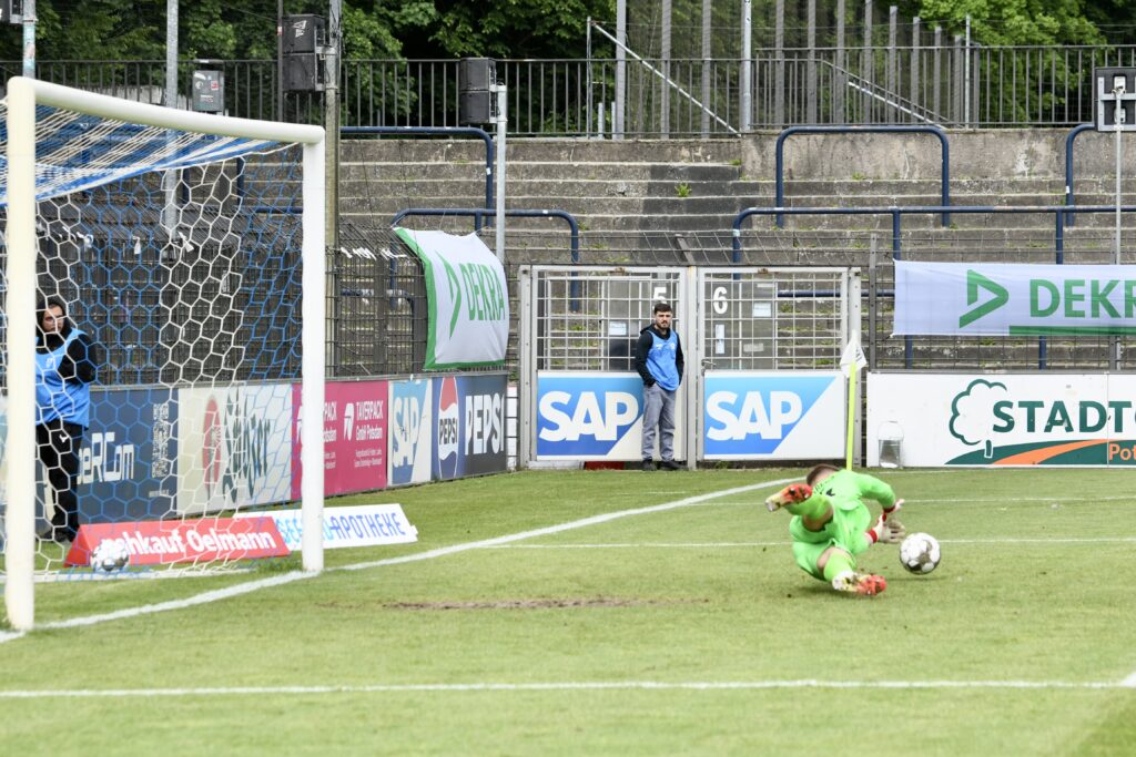 Jetzt hat der FSV 63 seinen Klassenerhalt wieder selbst in der Hand 72
