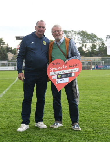 Scheckübergabe an Palliativnetzwerk 30