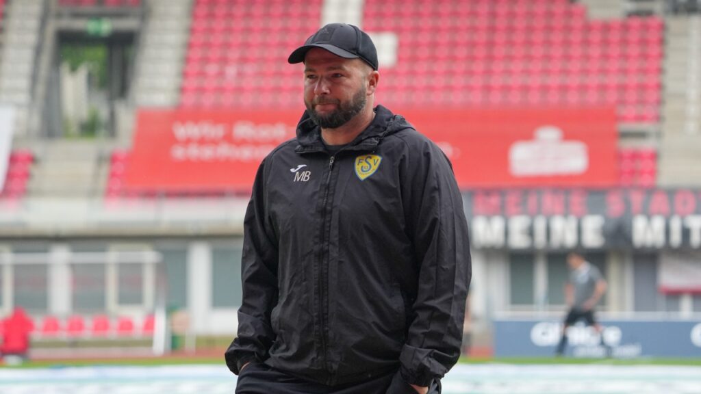 Gastgeschenke verhalfen guter Rot-Weiß-Elf zum glücklichen Sieg 15