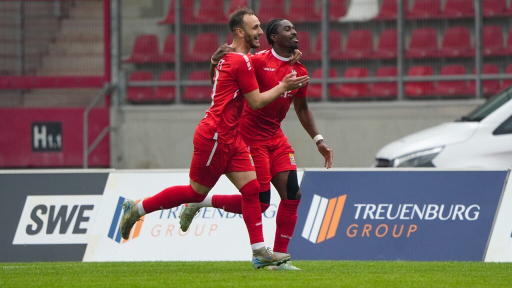 Gastgeschenke verhalfen guter Rot-Weiß-Elf zum glücklichen Sieg 18