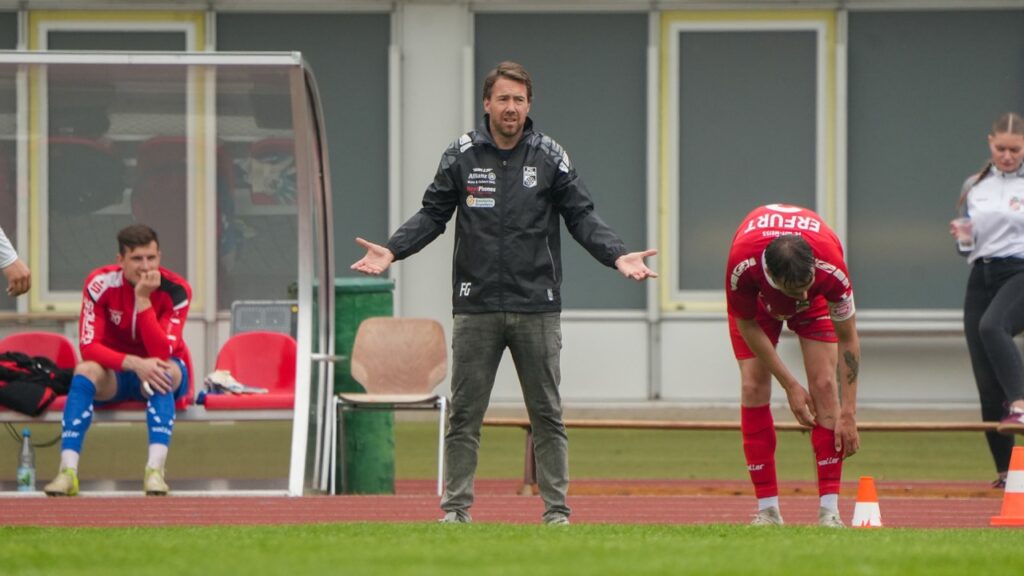 Gastgeschenke verhalfen guter Rot-Weiß-Elf zum glücklichen Sieg 28