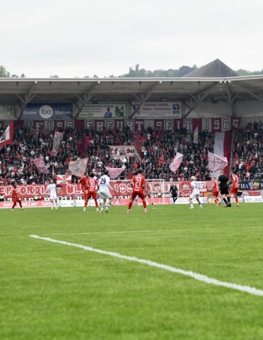 Gastgeschenke verhalfen guter Rot-Weiß-Elf zum glücklichen Sieg 27