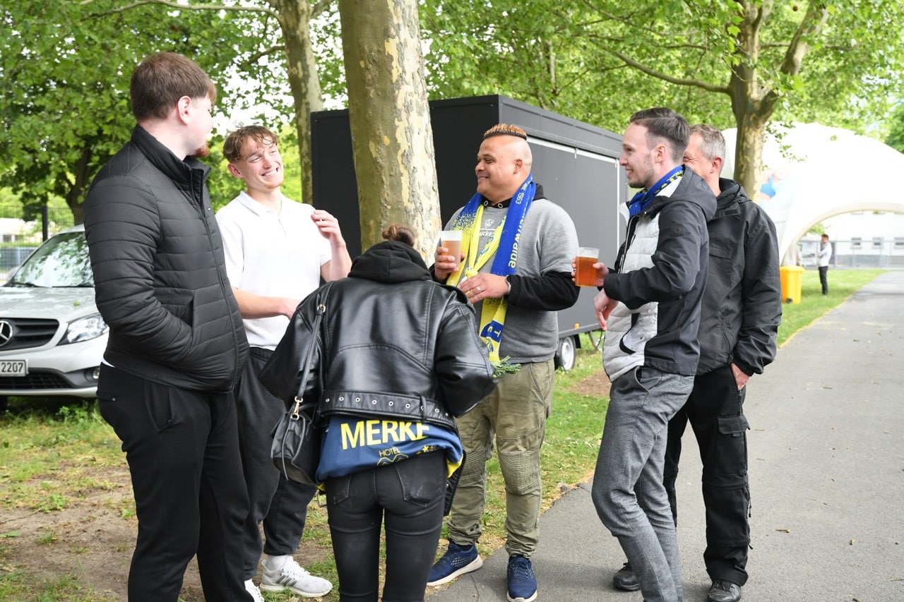 Abschlussfeier nach dem Klassenerhalt 11