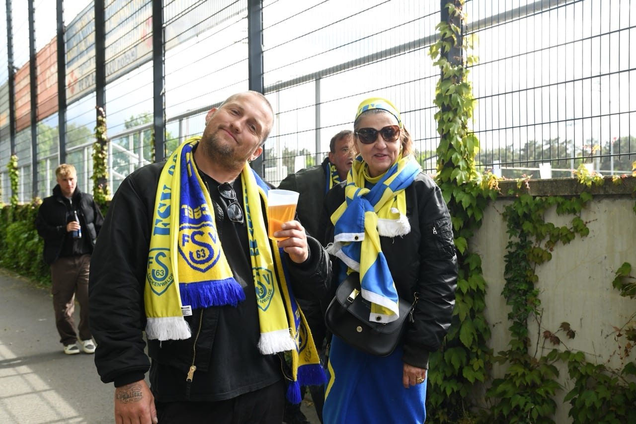 Abschlussfeier nach dem Klassenerhalt 16