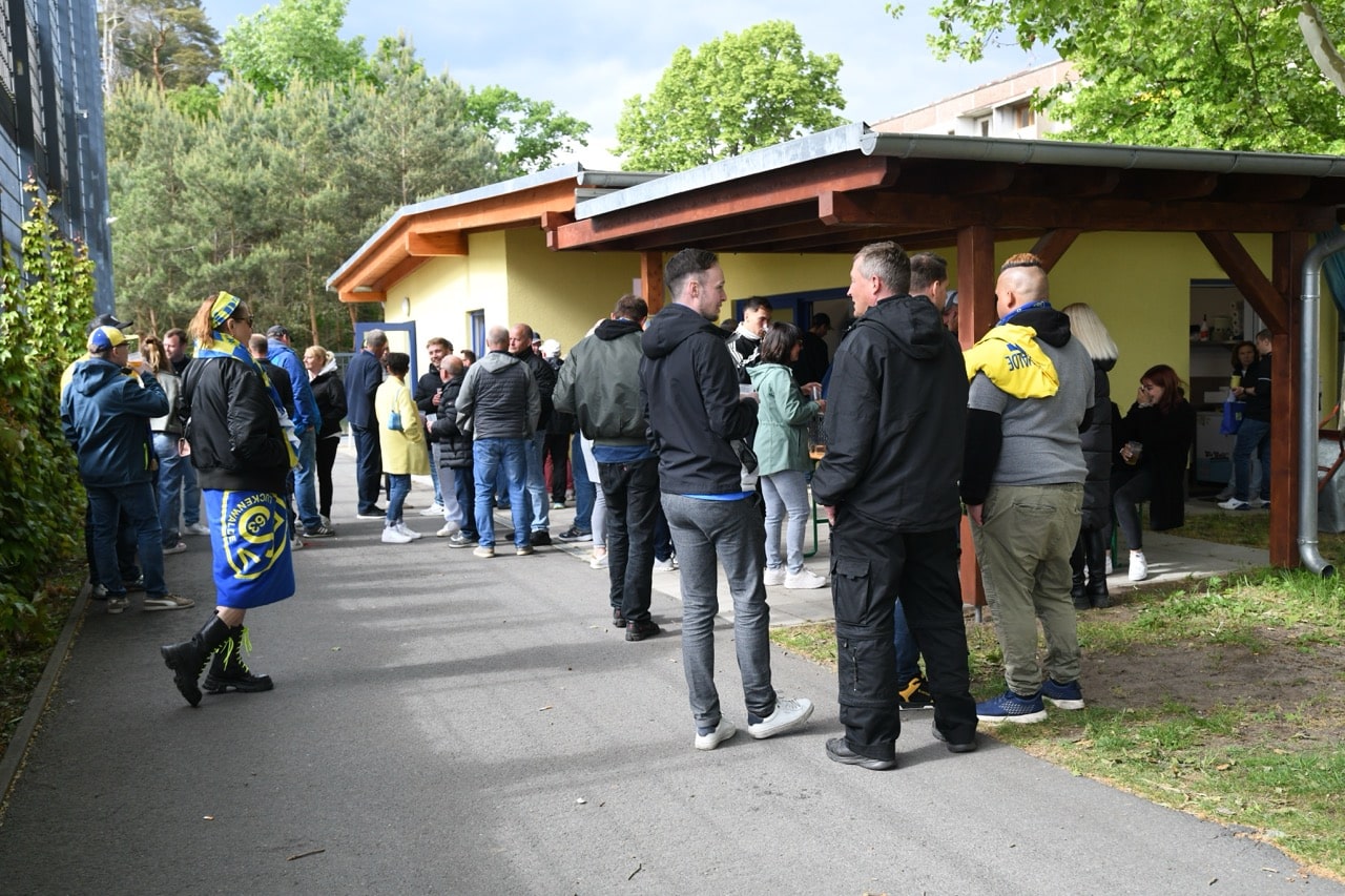 Abschlussfeier nach dem Klassenerhalt 26