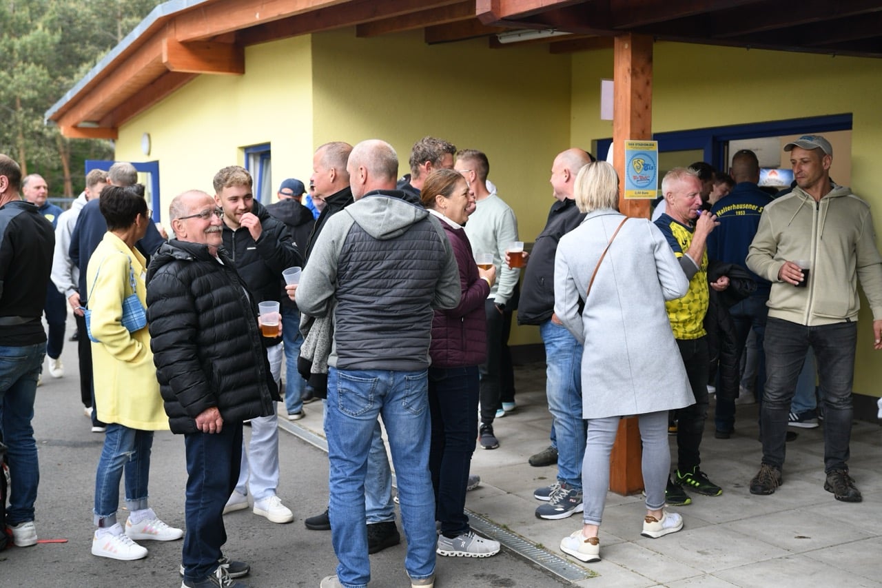 Abschlussfeier nach dem Klassenerhalt 32