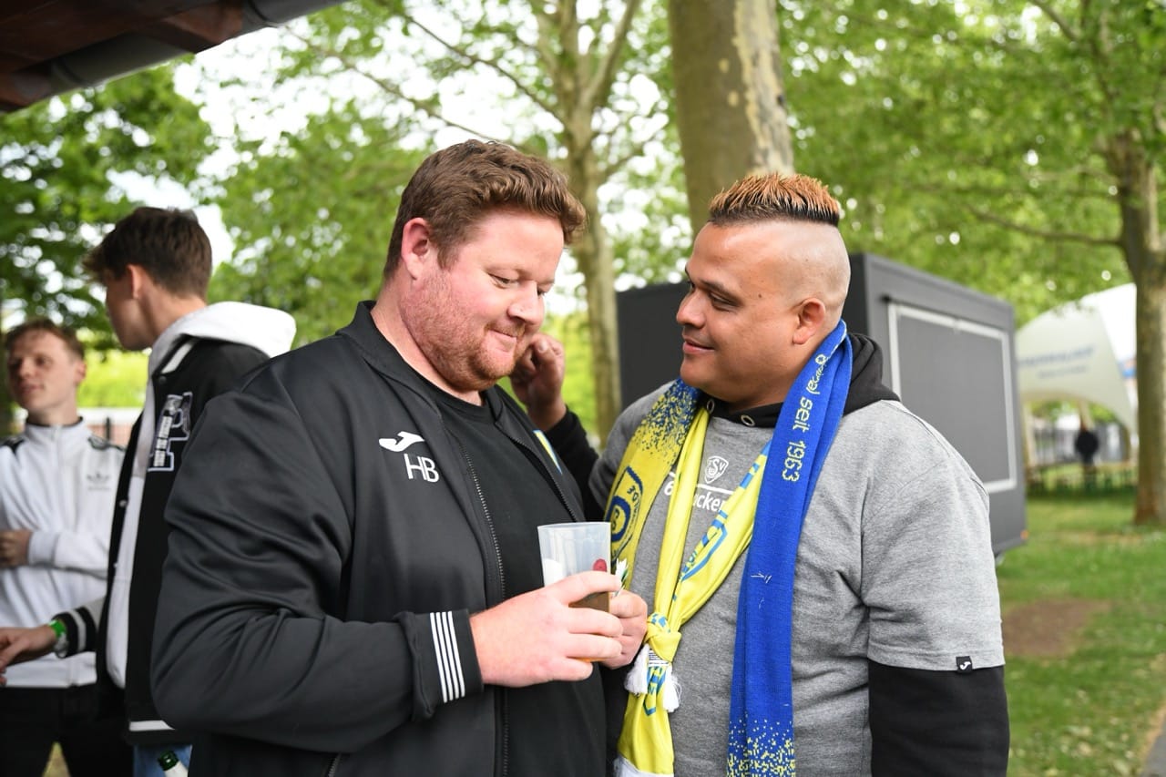 Abschlussfeier nach dem Klassenerhalt 39