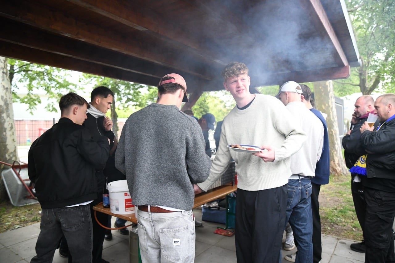 Abschlussfeier nach dem Klassenerhalt 45