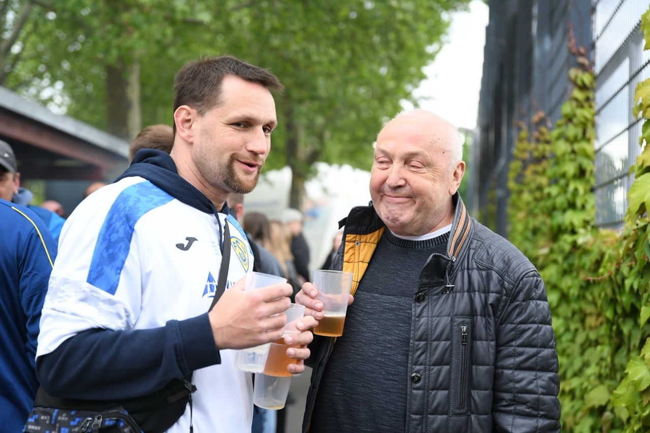 Abschlussfeier nach dem Klassenerhalt 48