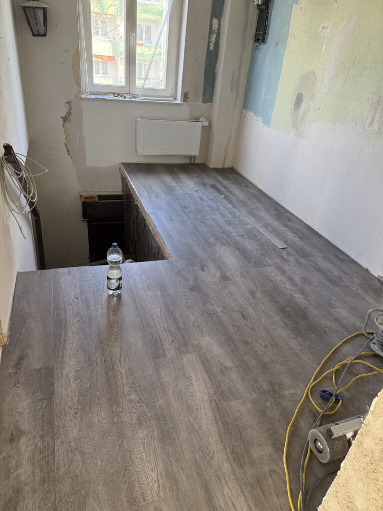 Eröffnung der neuen Geschäftsstelle 76 Eröffnung der neuen Geschäftsstelle 76