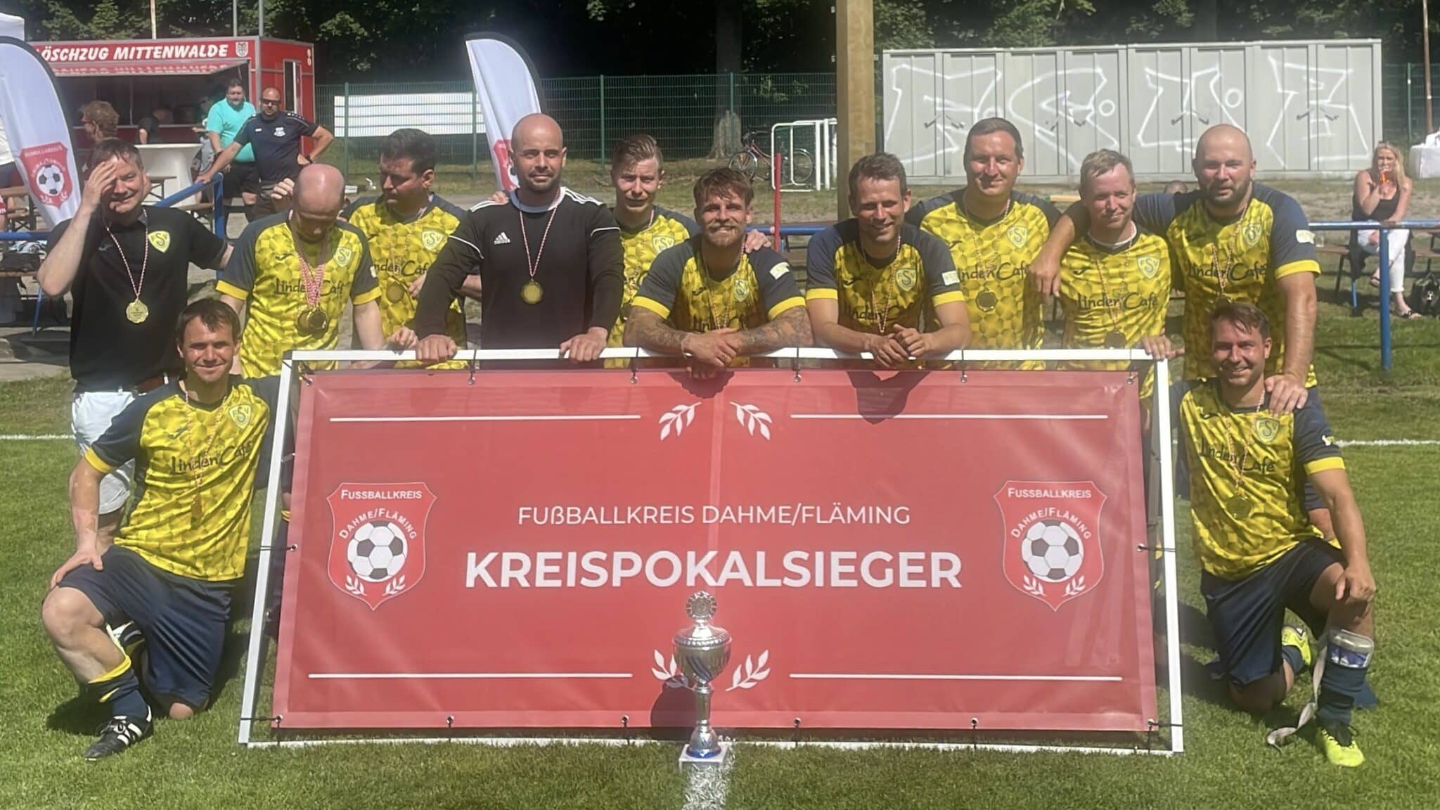 Oldies erspielen sich den Pokalsieg 16 Oldies erspielen sich den Pokalsieg 16